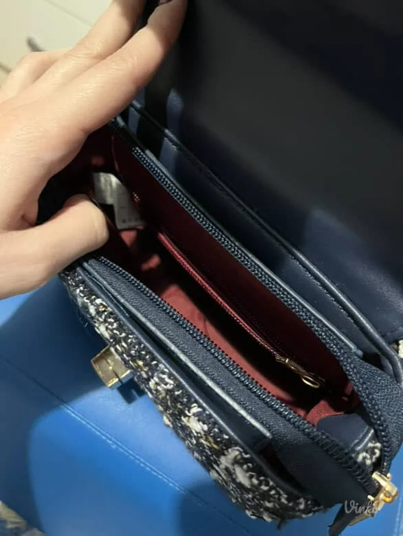 Elegantna zenska teget torbica