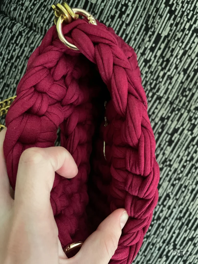 Heklana bordo torbica