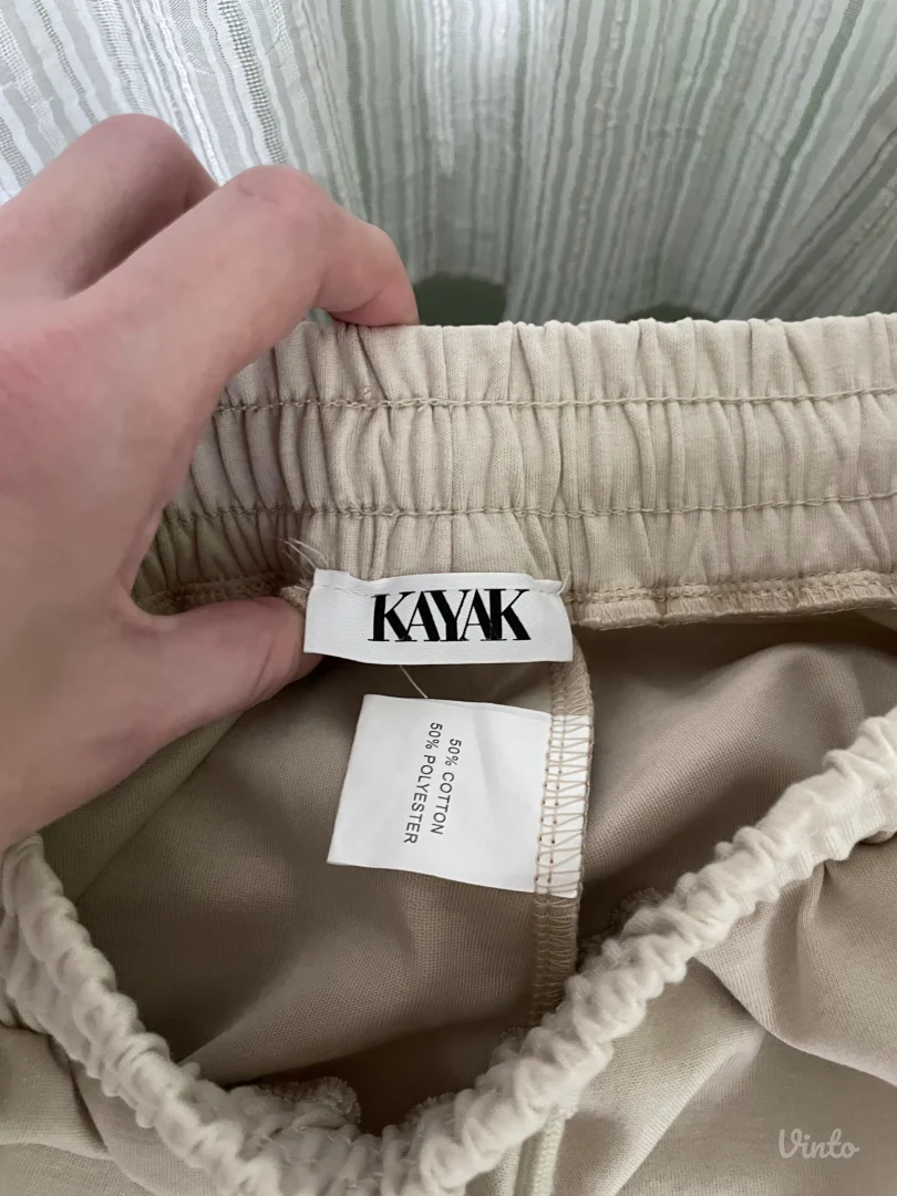 Donji deo trenerke sa srcima