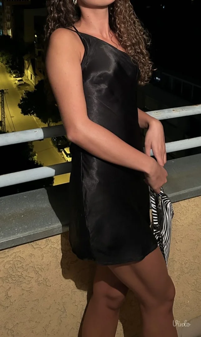 Zara crna haljina