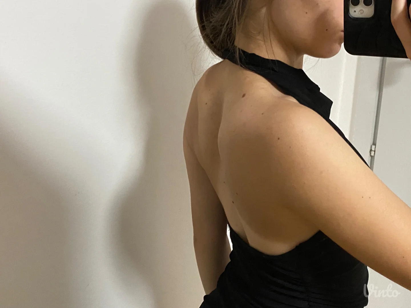 Crna haljina s naborom