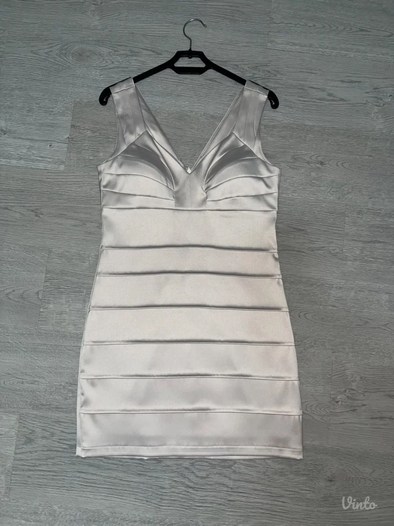 Roze svilena haljina