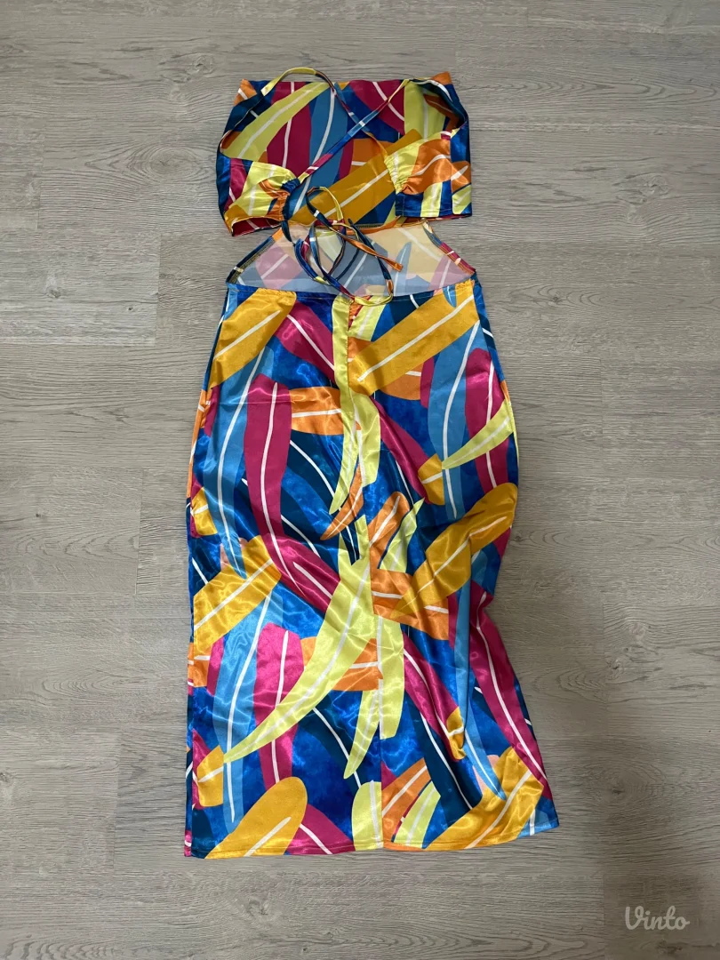 Svilena haljina golih leđa