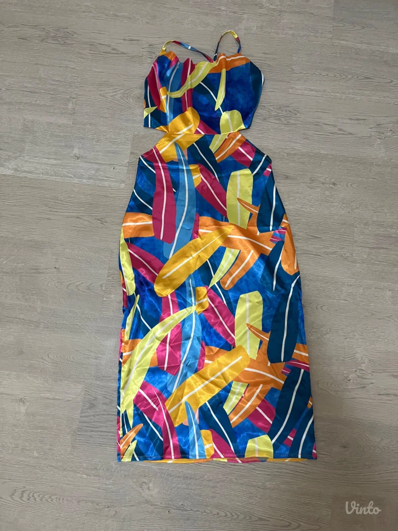 Svilena haljina golih leđa