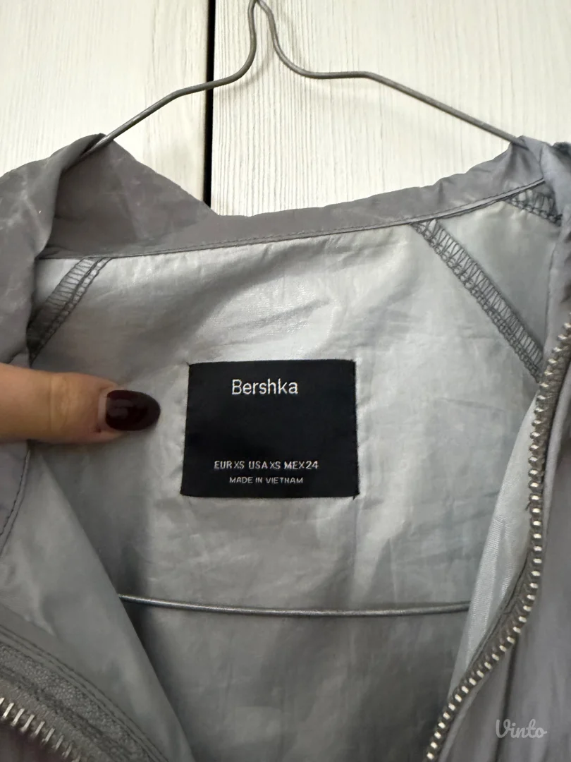 Bershka svetleci duks