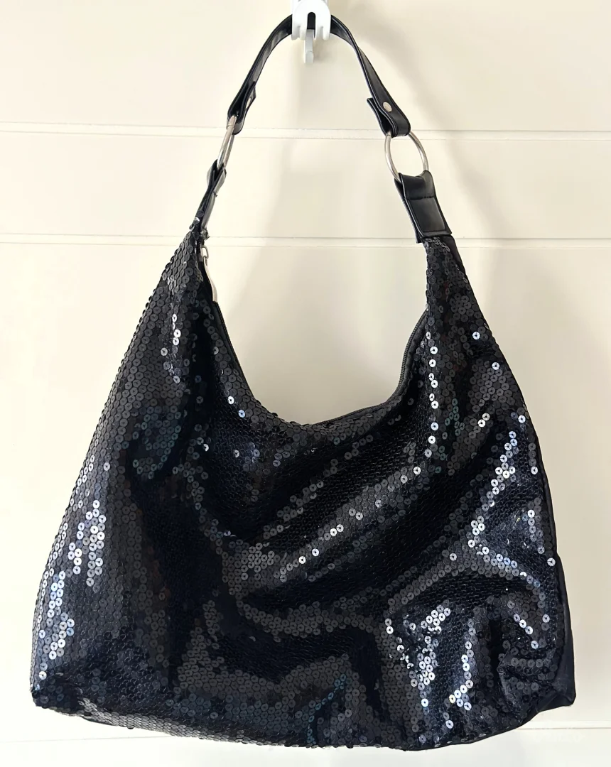 Crna torba sa šljokicama