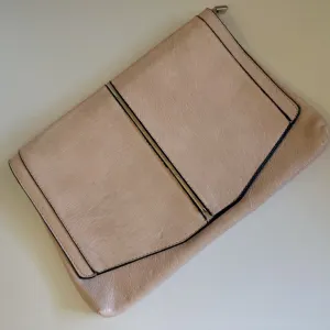 Svetlo bež-roze pismo torba