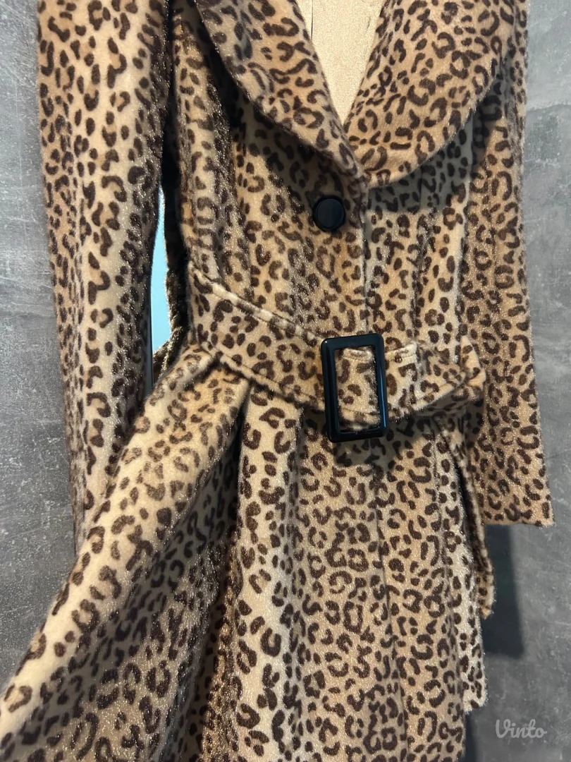 Leopard kaput zanimljivog kroja