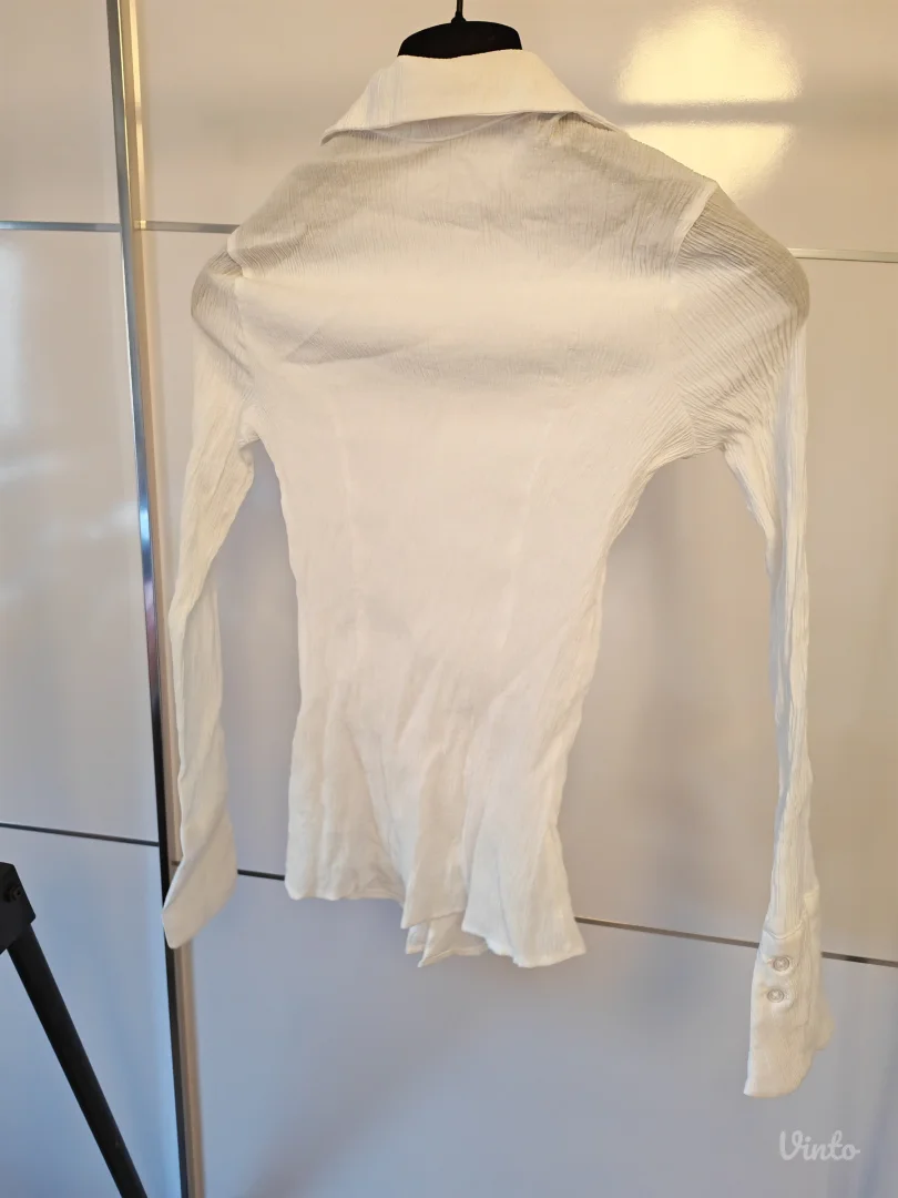 Bershka bela kosulja