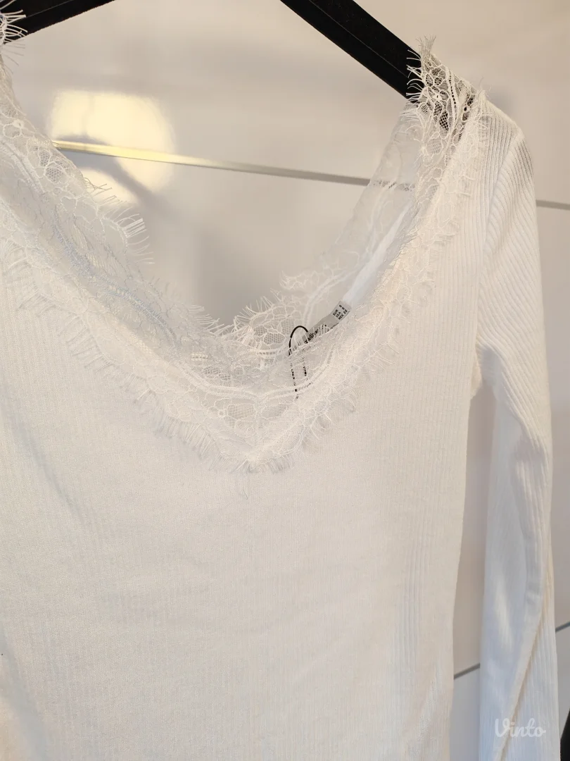 Stradivarius bela bluza