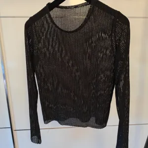 Zara rupicasta bluza