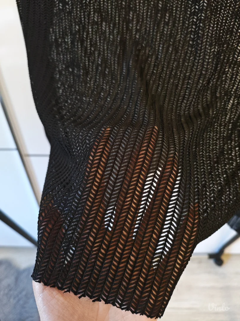 Zara rupicasta bluza