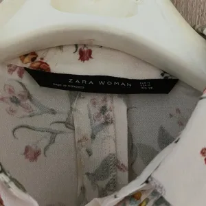 Zara cvetna kosulja