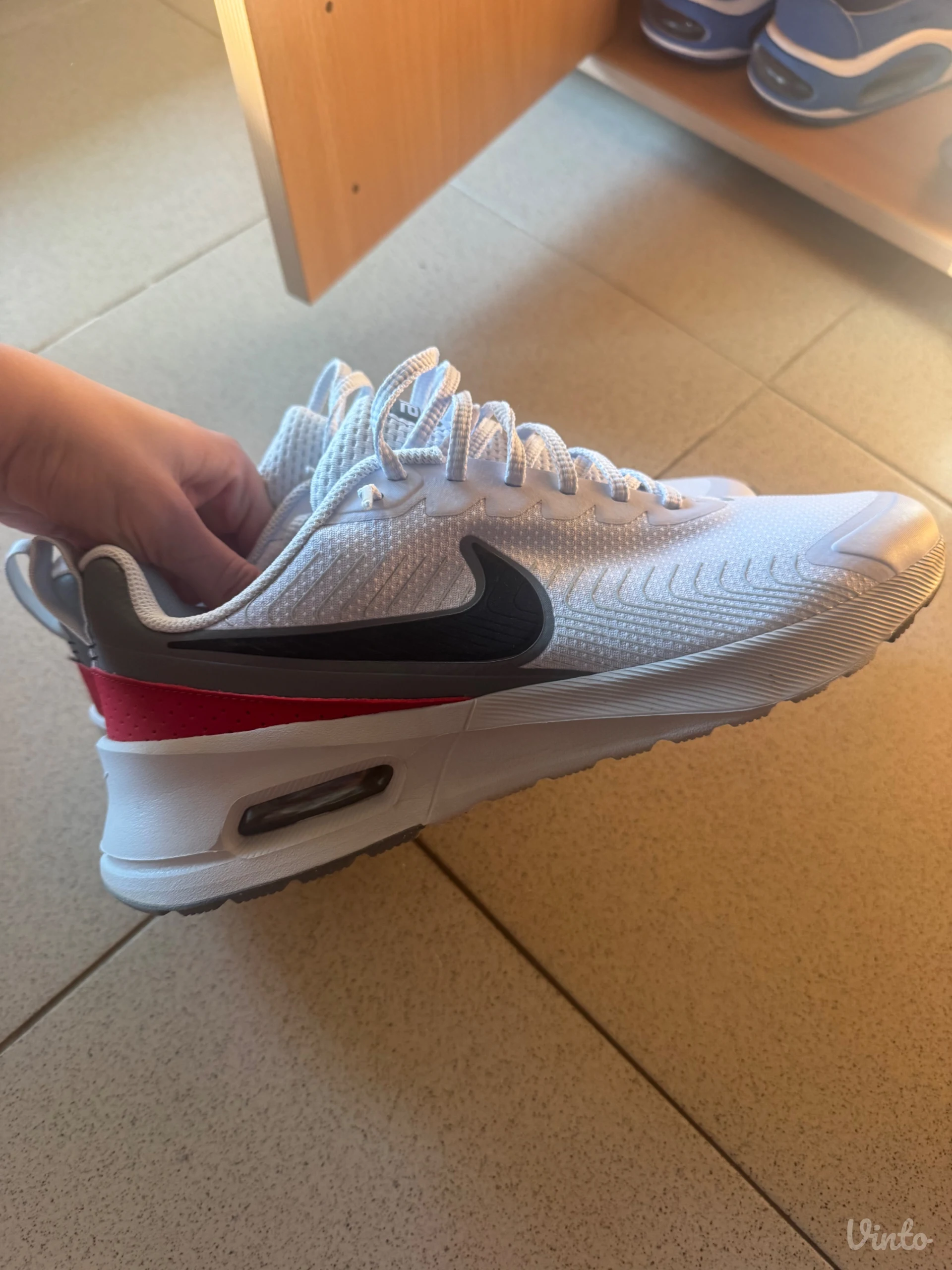 Nove patike nike