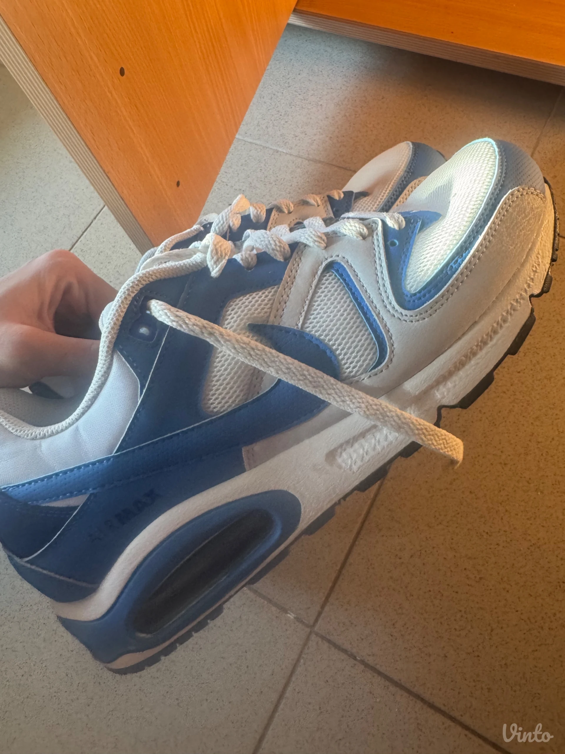 Nove patike nike