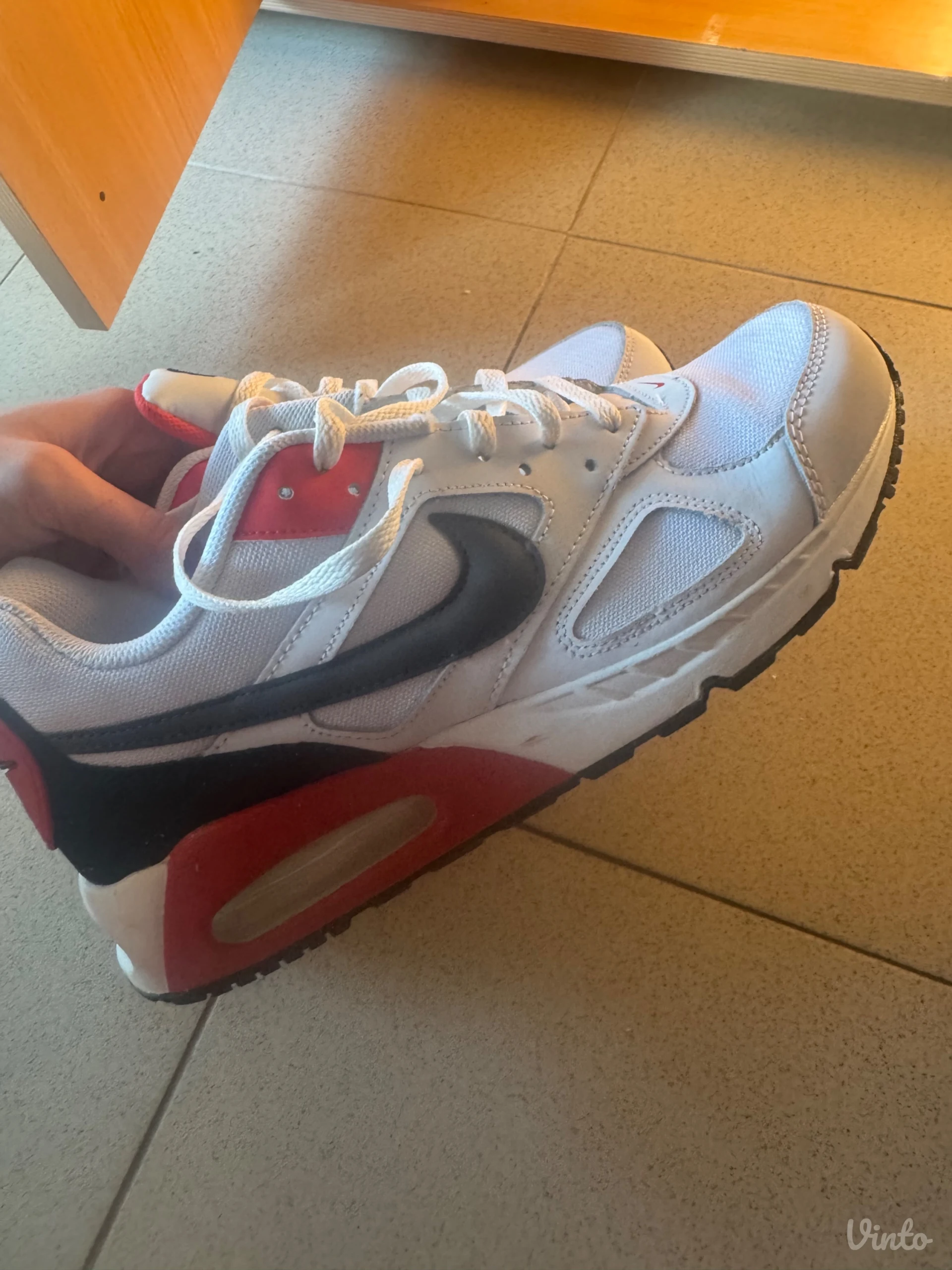 Nove patike nike