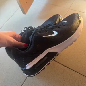 Nove patike nike