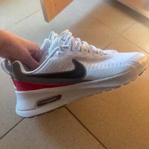 Nove patike nike