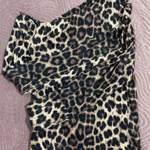 Leopard print majica dugih rukava