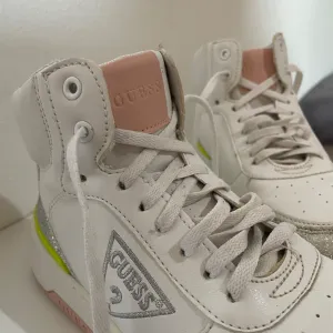 Guess zenske patike