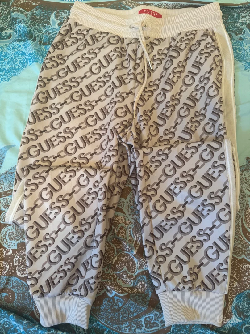 Zenska logo Guess trenerka