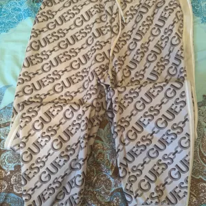 Zenska logo Guess trenerka