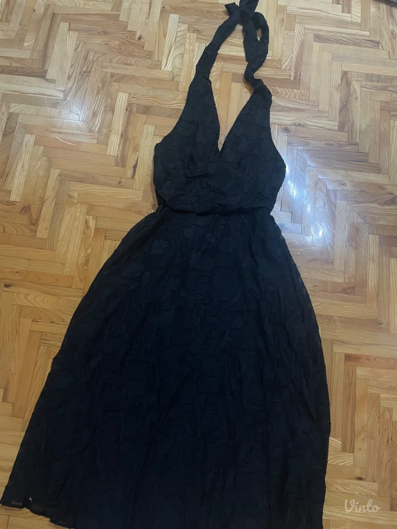 Crna ženska haljina