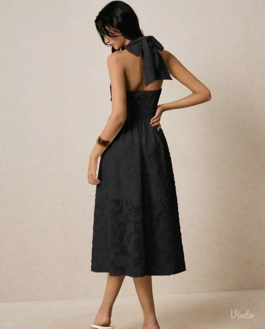 Crna ženska haljina