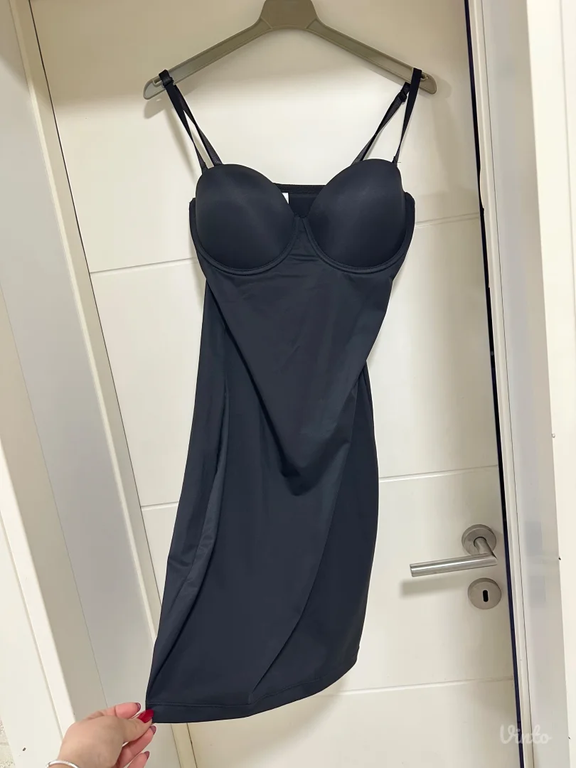 Crna steznik haljina