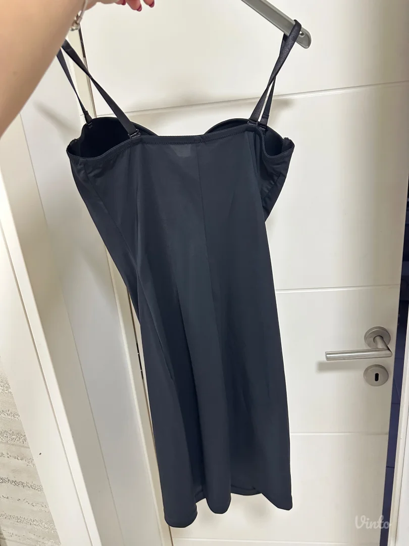 Crna steznik haljina