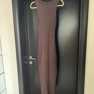 Braon haljina Sinsay