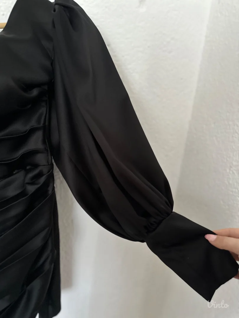 Elegantna crna satenska haljina S/M