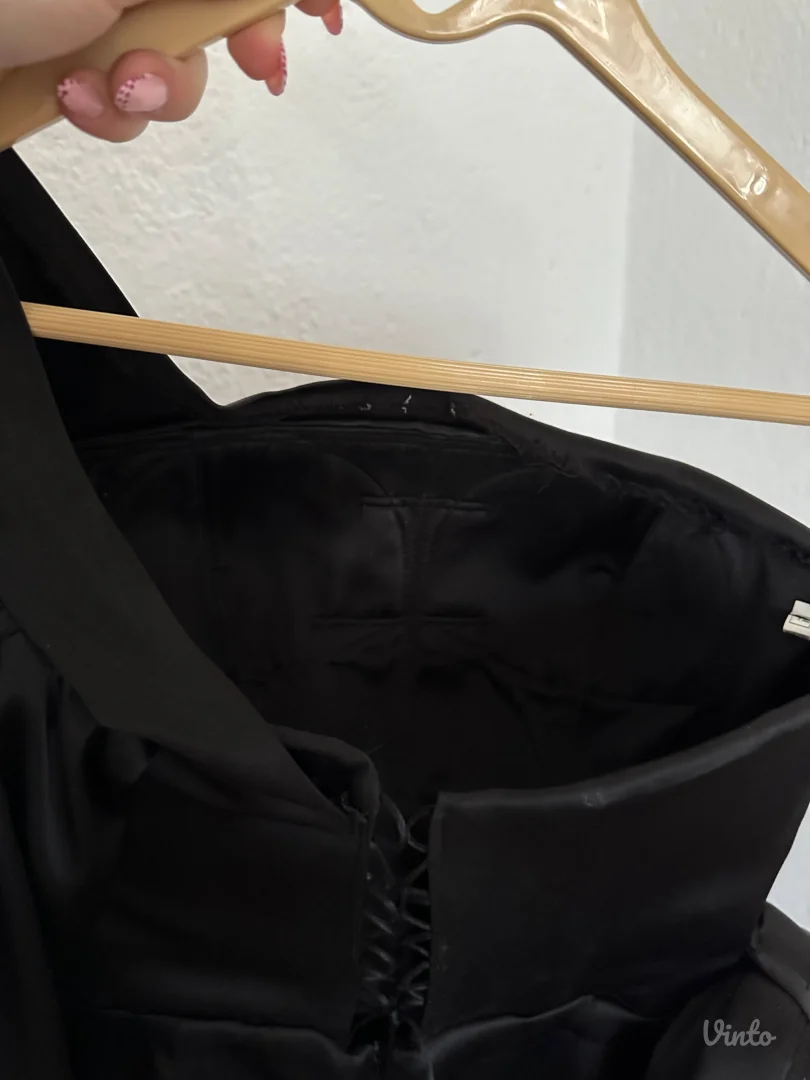 Elegantna crna satenska haljina S/M