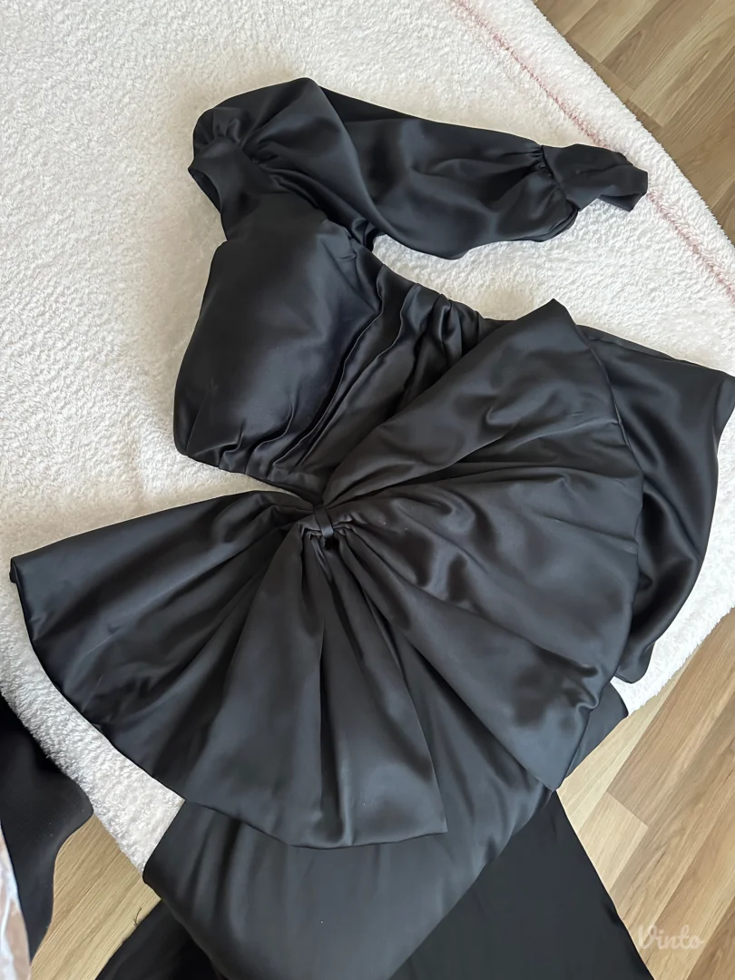 Elegantna crna satenska haljina S/M