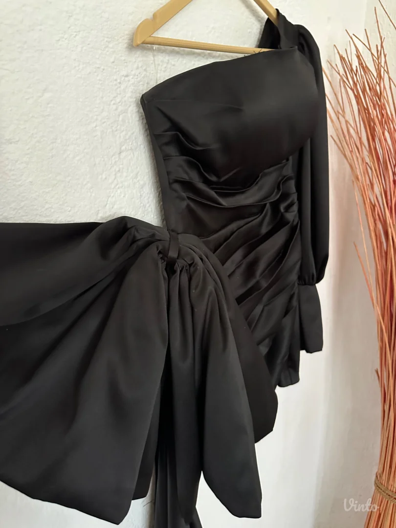 Elegantna crna satenska haljina S/M