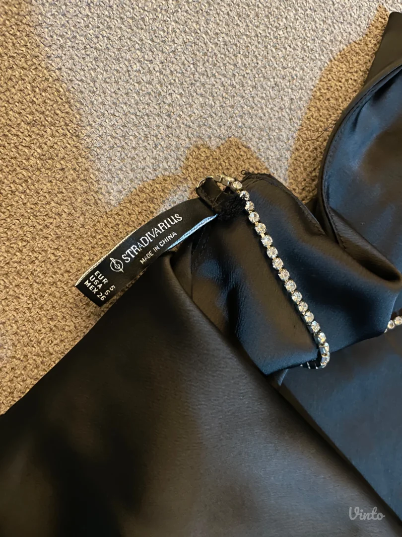 Crna satenska haljina