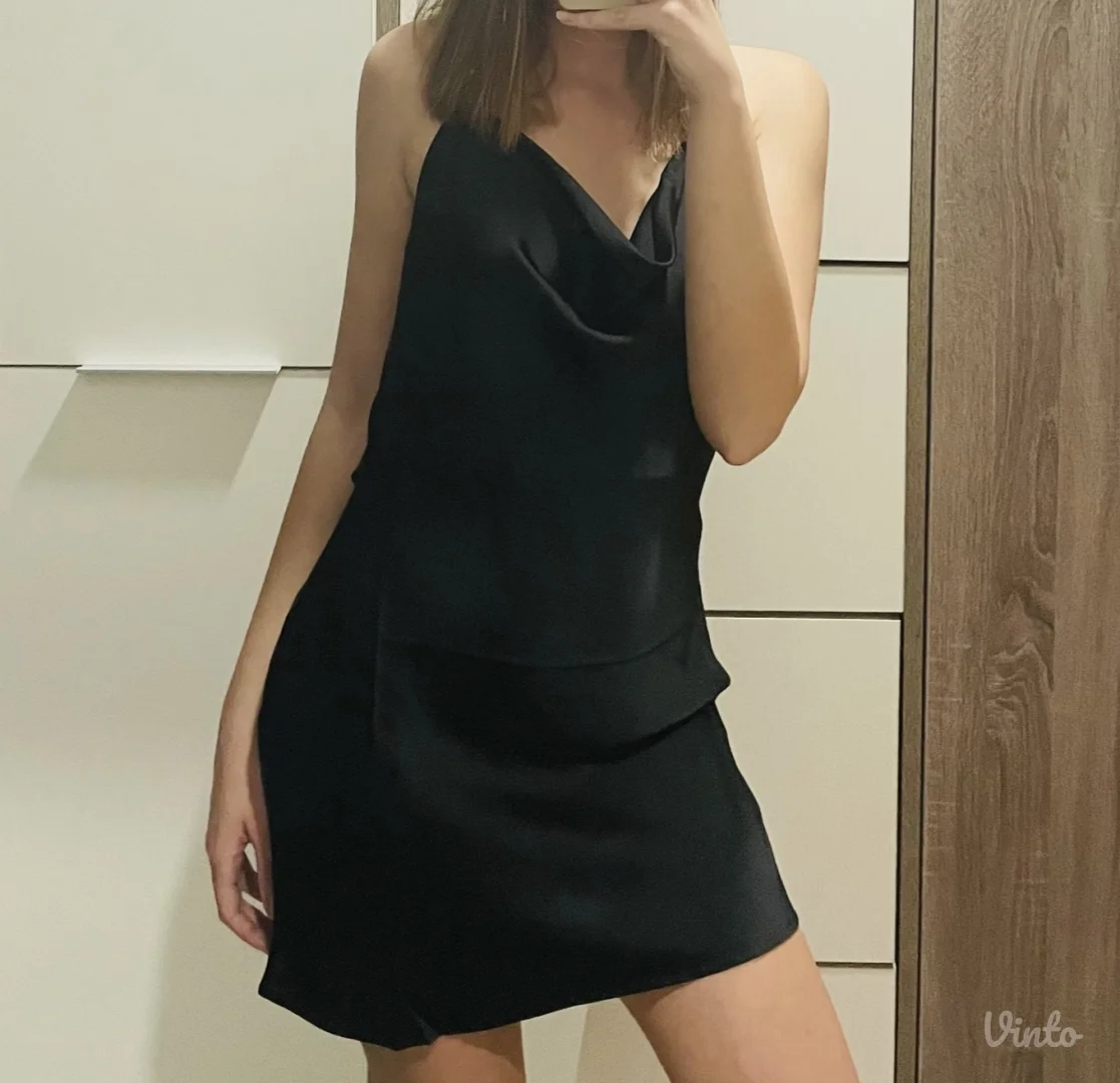 Crna satenska haljina