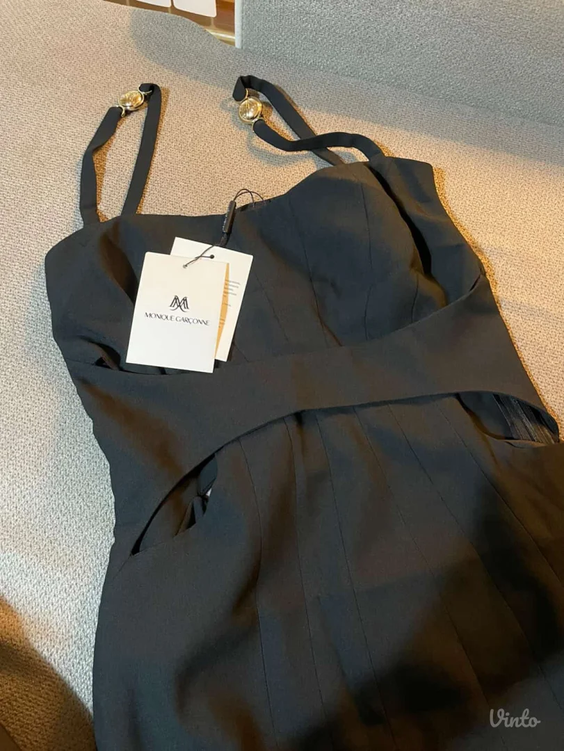 Elegantna crna haljina