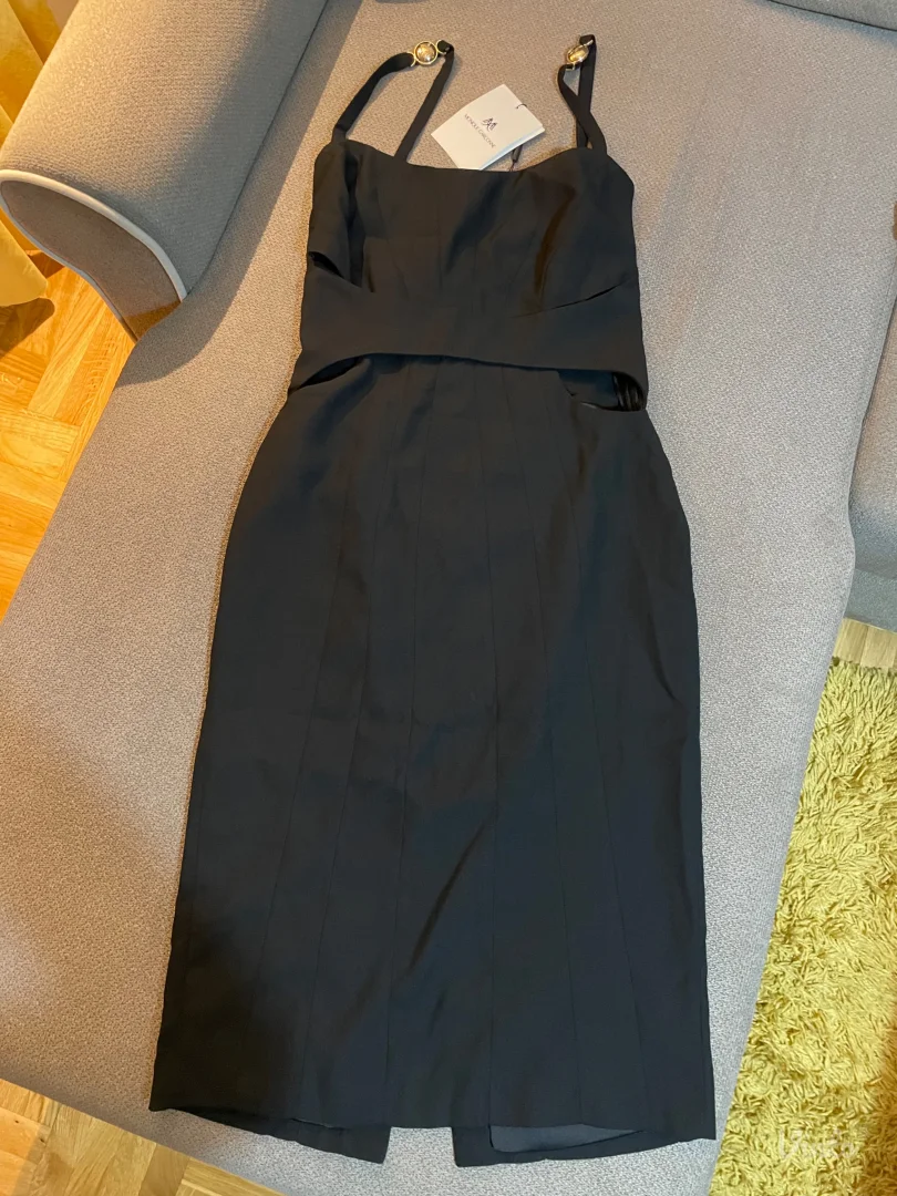 Elegantna crna haljina