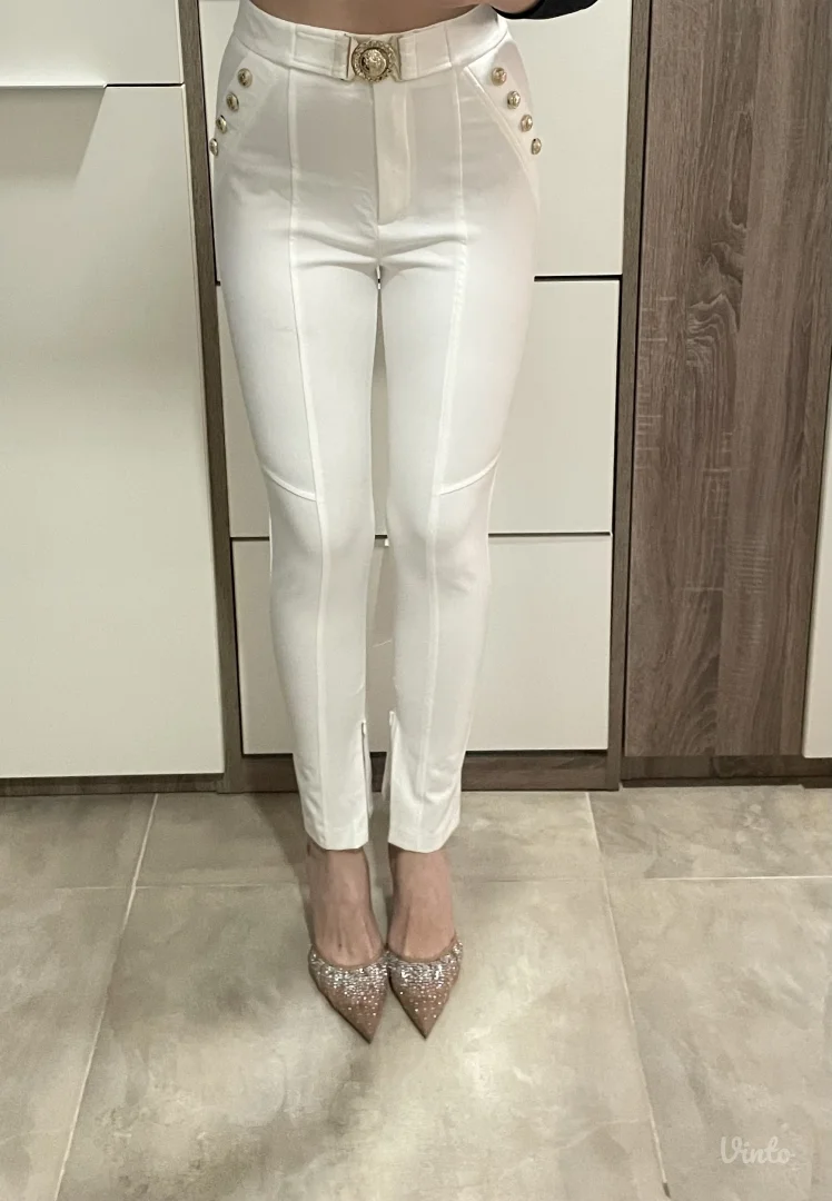NOVE bele pantalone