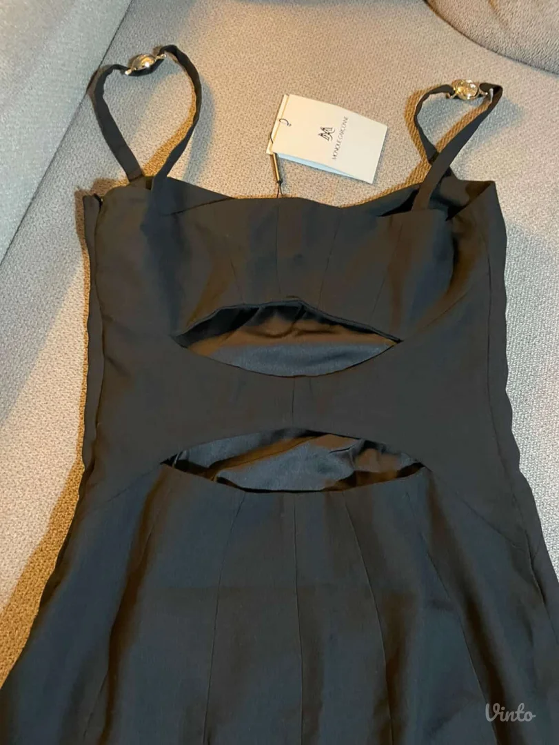 Elegantna crna haljina