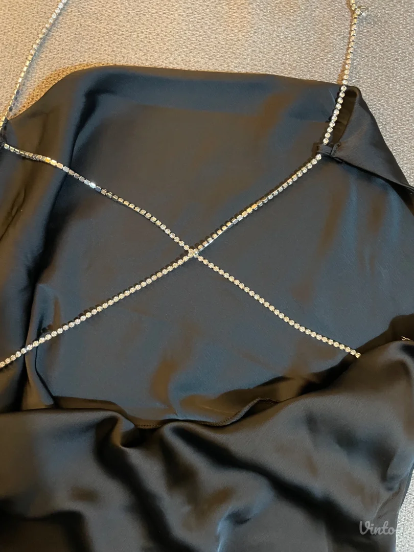 Crna satenska haljina