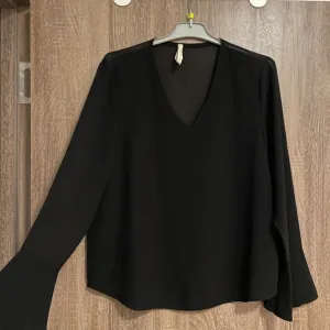 LUMINA-ženska crna bluzica