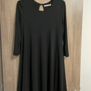 Berskha - crna haljina