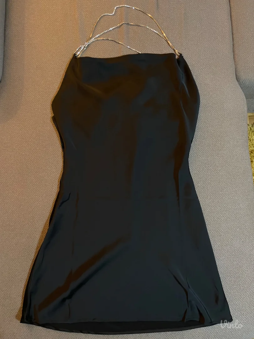 Crna satenska haljina