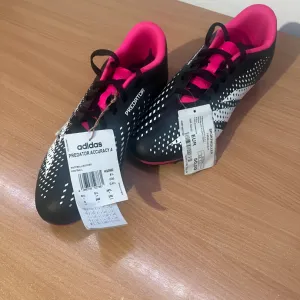 Adidas kopačke sa etiketom br.38
