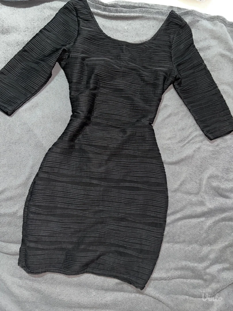 Crna ženska haljina