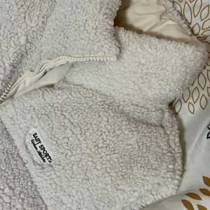 Bershka prsluk sa dva lica