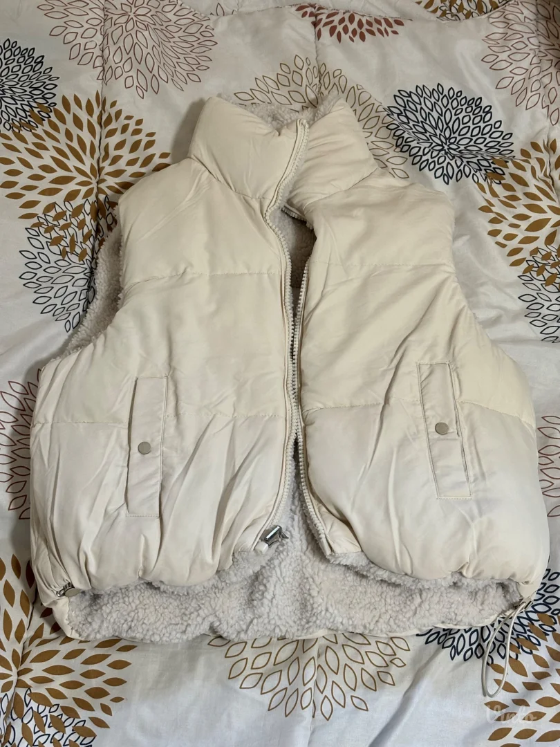 Bershka prsluk sa dva lica