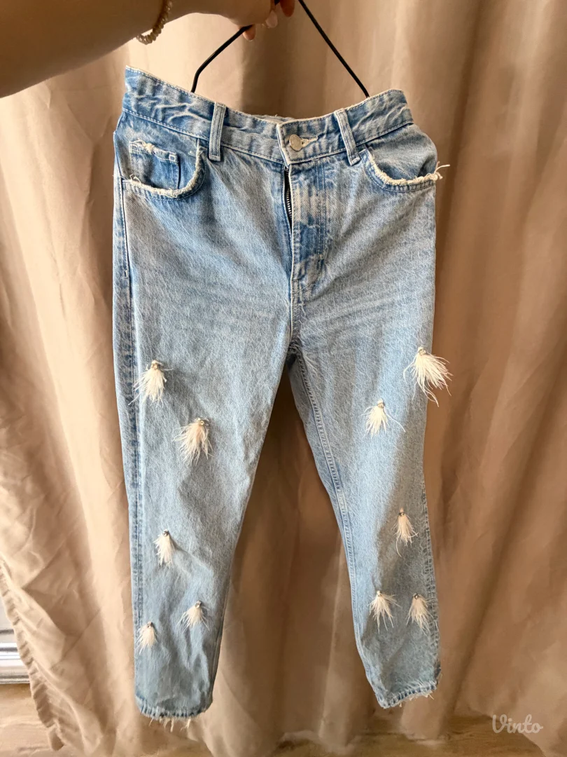 Bershka farmerke sa perjem